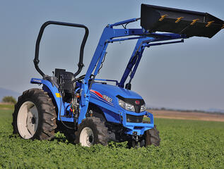 Японски трактор Iseki TLE 4490`с челен товарач