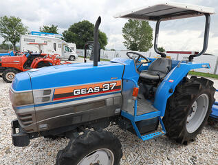 Японски трактор ISEKI Geas 37