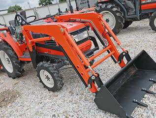 Kubota GL 221 с нов челен товарач