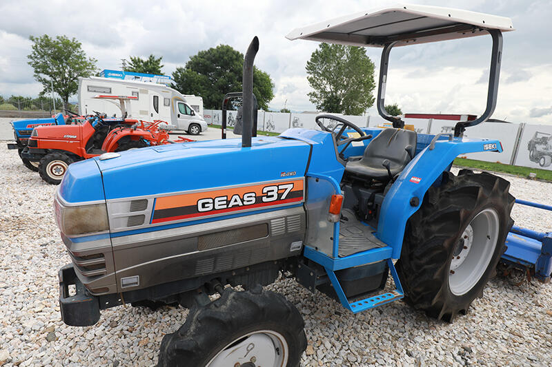 Японски трактор ISEKI Geas 37