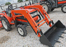 Kubota GL 221 с нов челен товарач